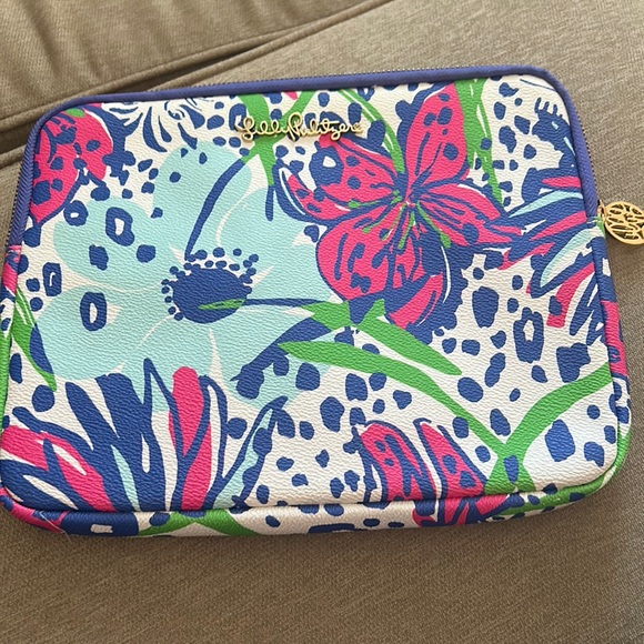 Lilly Pulitzer “In The Garden” Jaguar Floral Tablet Case - Picture 1 of 4